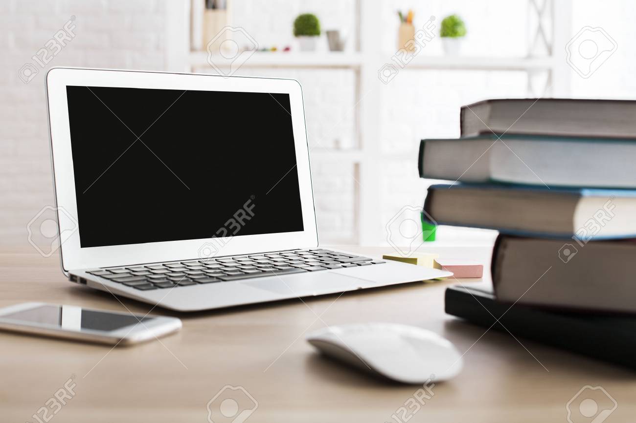 Computadora y libros
